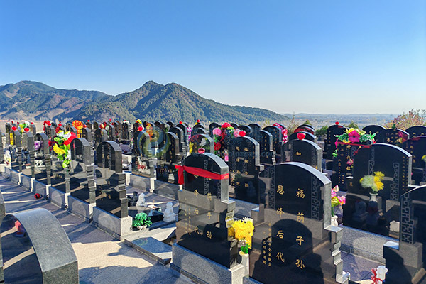 如何在北京墓地扫墓时表达对逝者的尊重与怀念? 如何在北京墓地扫墓时表达对逝者的尊重与怀念?
